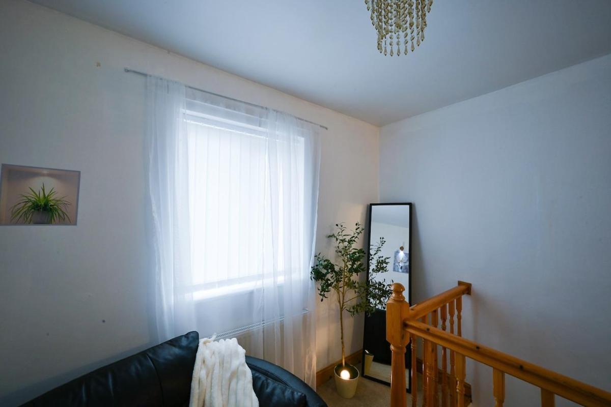 Cosy 2 Bed With Jacuzzi Bath In Near Manchester Airport *
