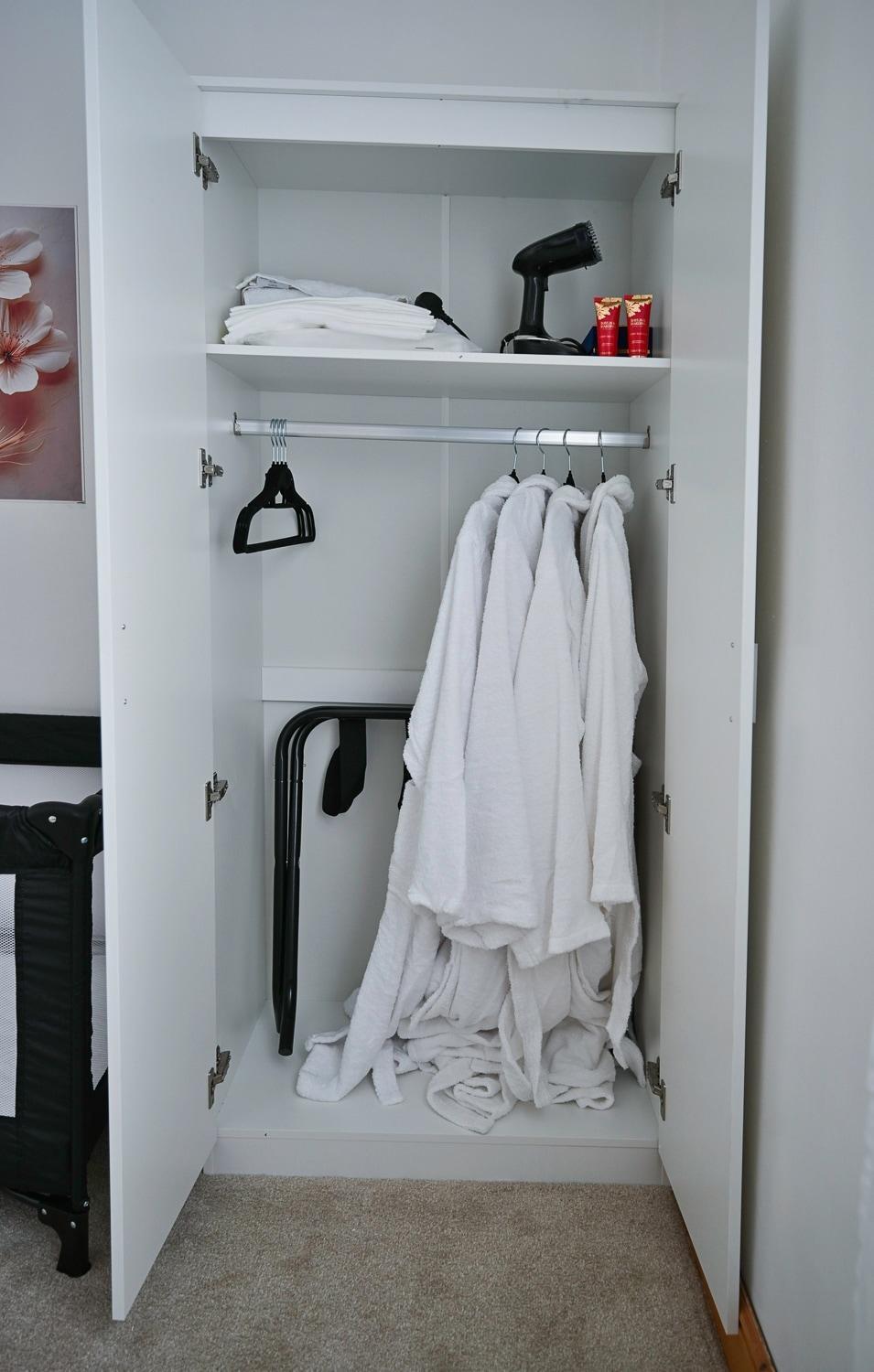Cosy 2 Bed With Jacuzzi Bath In Near Manchester Airport Уизеншо