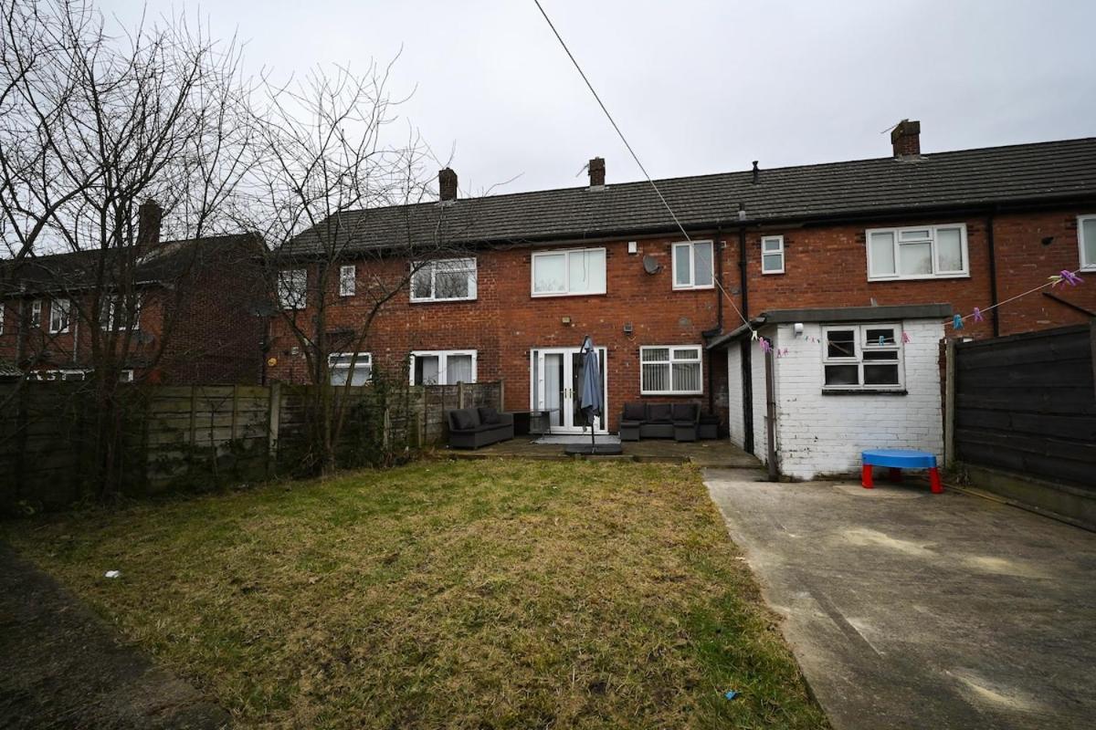 Cosy 2 Bed With Jacuzzi Bath In Near Manchester Airport Уизеншо