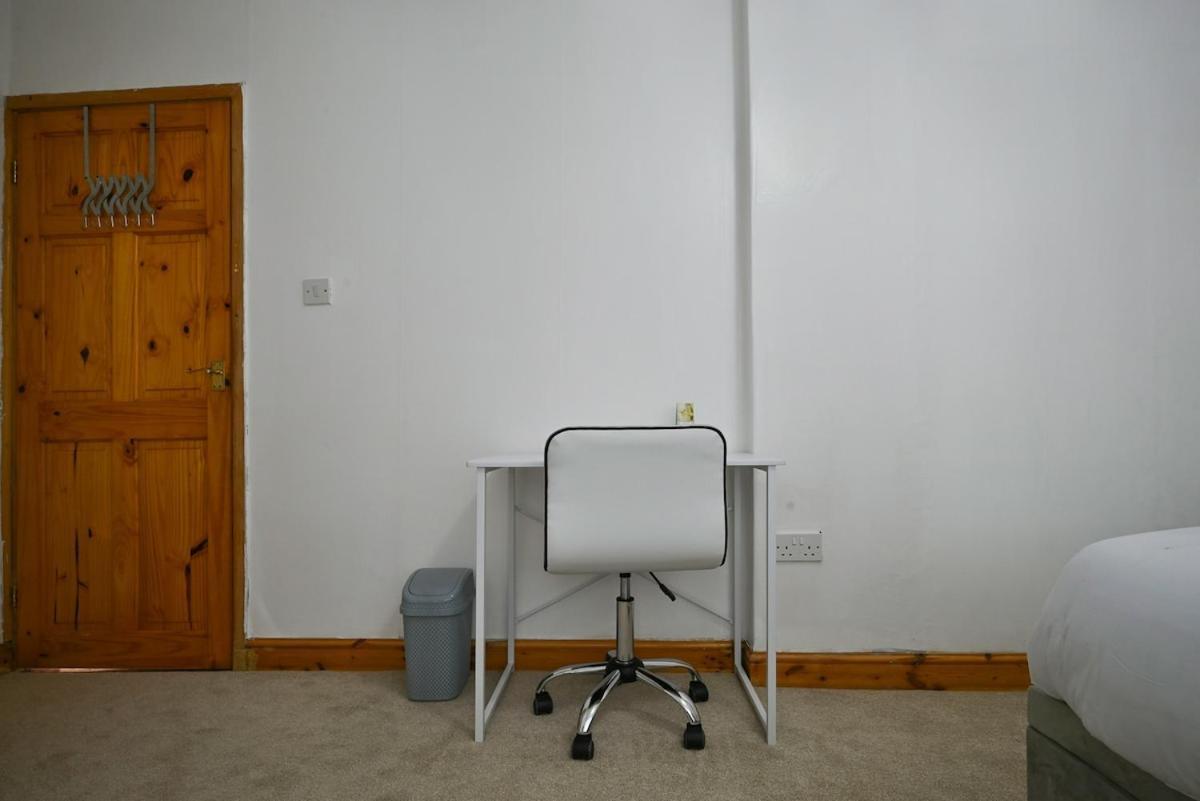 Апартаменты Cosy 2 Bed With Jacuzzi Bath In Near Manchester Airport *