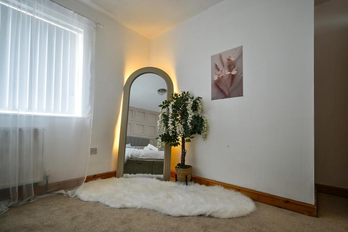 Апартаменты Cosy 2 Bed With Jacuzzi Bath In Near Manchester Airport