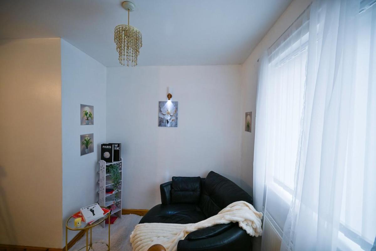 Апартаменты Cosy 2 Bed With Jacuzzi Bath In Near Manchester Airport *